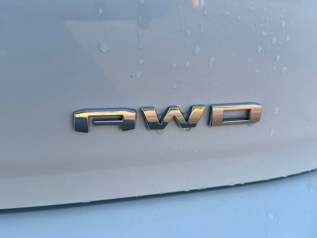 Used 2024 GMC Terrain Denali w/ Denali Premium Package AWD/4WD image 6