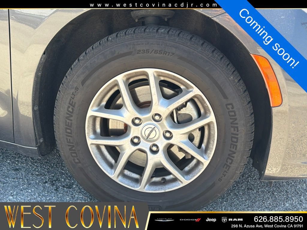 Used 2023 Chrysler Pacifica Touring-L FWD image 5