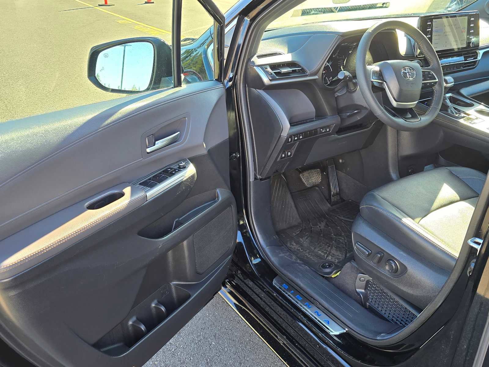 Used 2024 Toyota Sienna XLE Woodland Edition AWD/4WD image 20