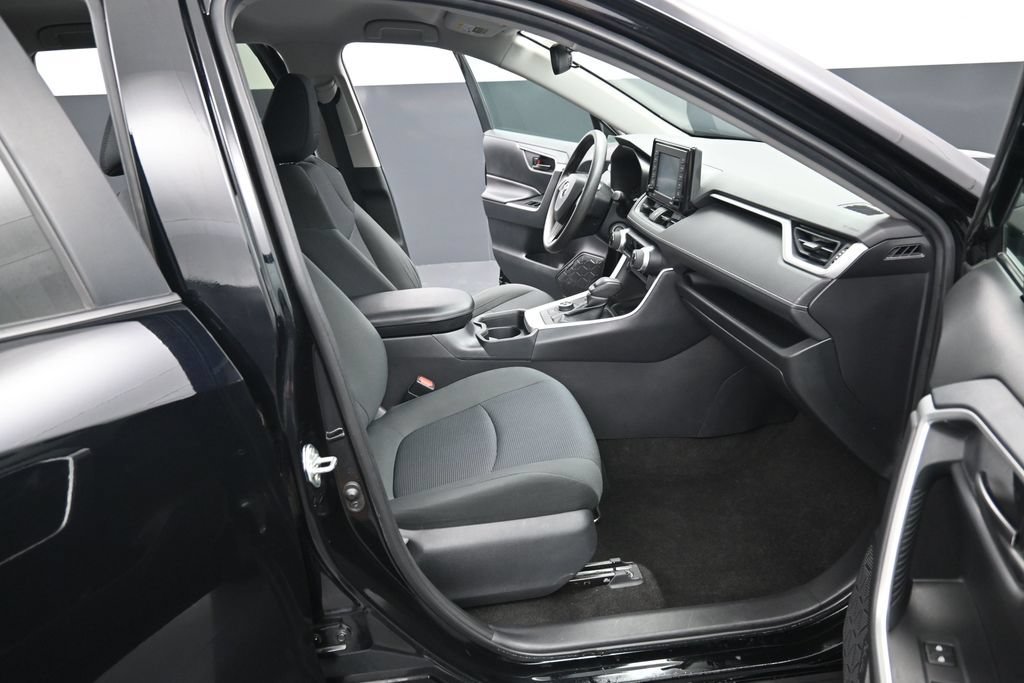 Certified 2020 Toyota RAV4 LE w/ Carpet Mat Package AWD/4WD image 31