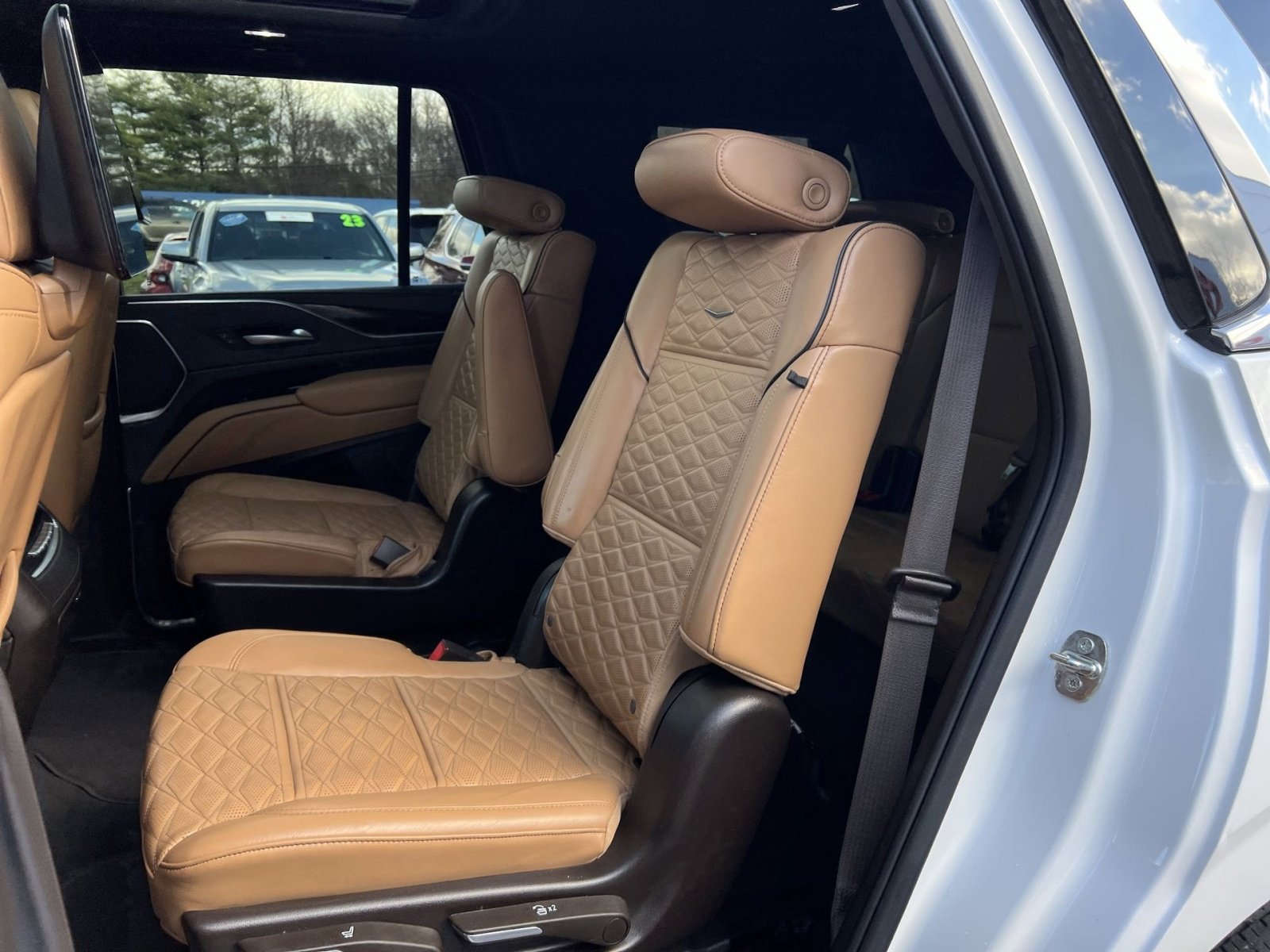 Used 2023 Cadillac Escalade Premium Luxury image 25