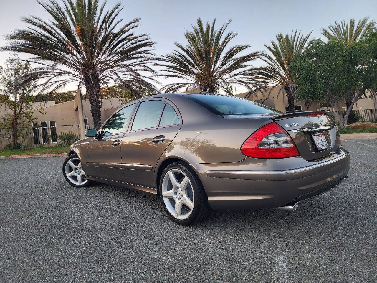 Used 2009 Mercedes-Benz E 350 Sedan image 8