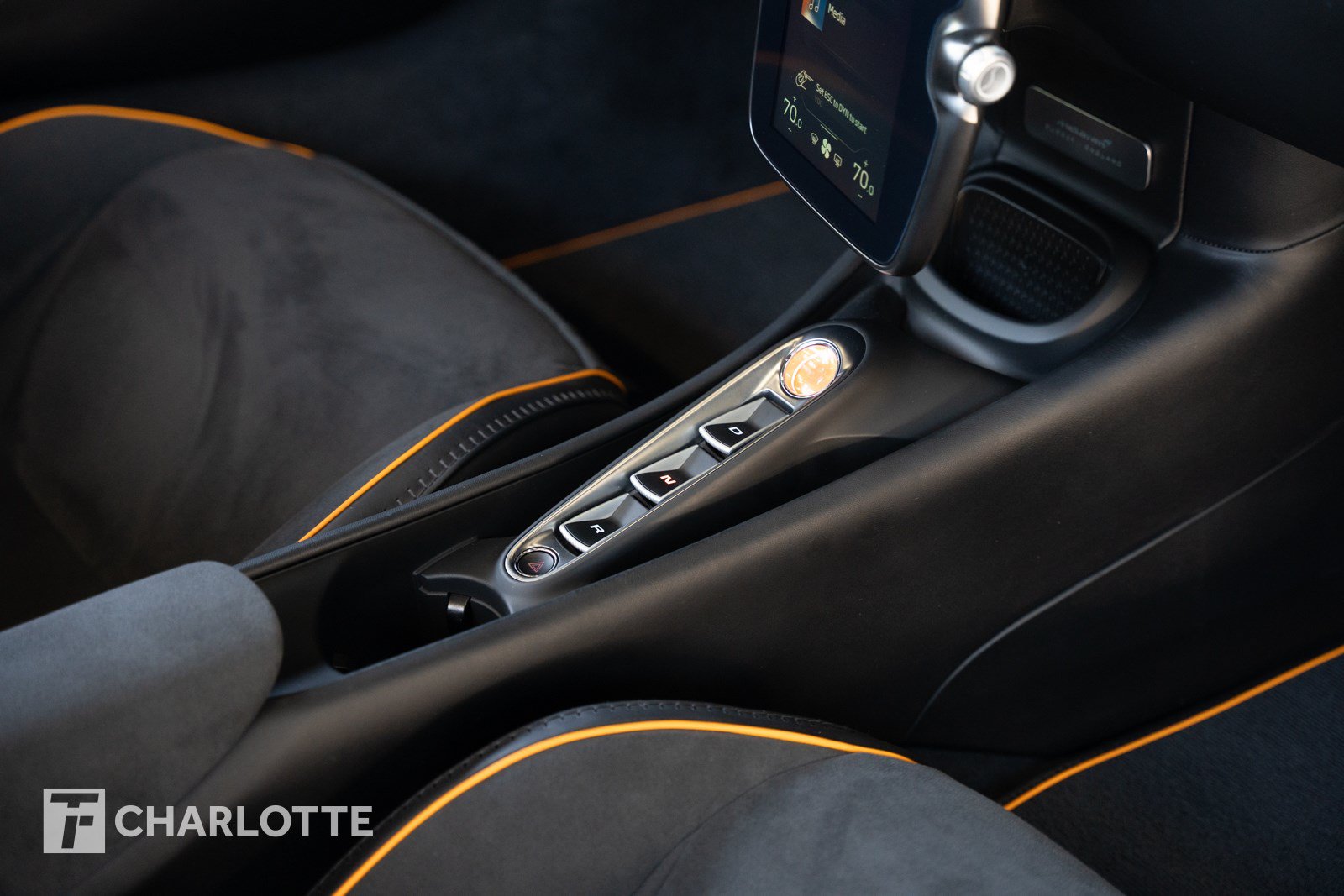 Used 2025 McLaren Artura Spider RWD image 30