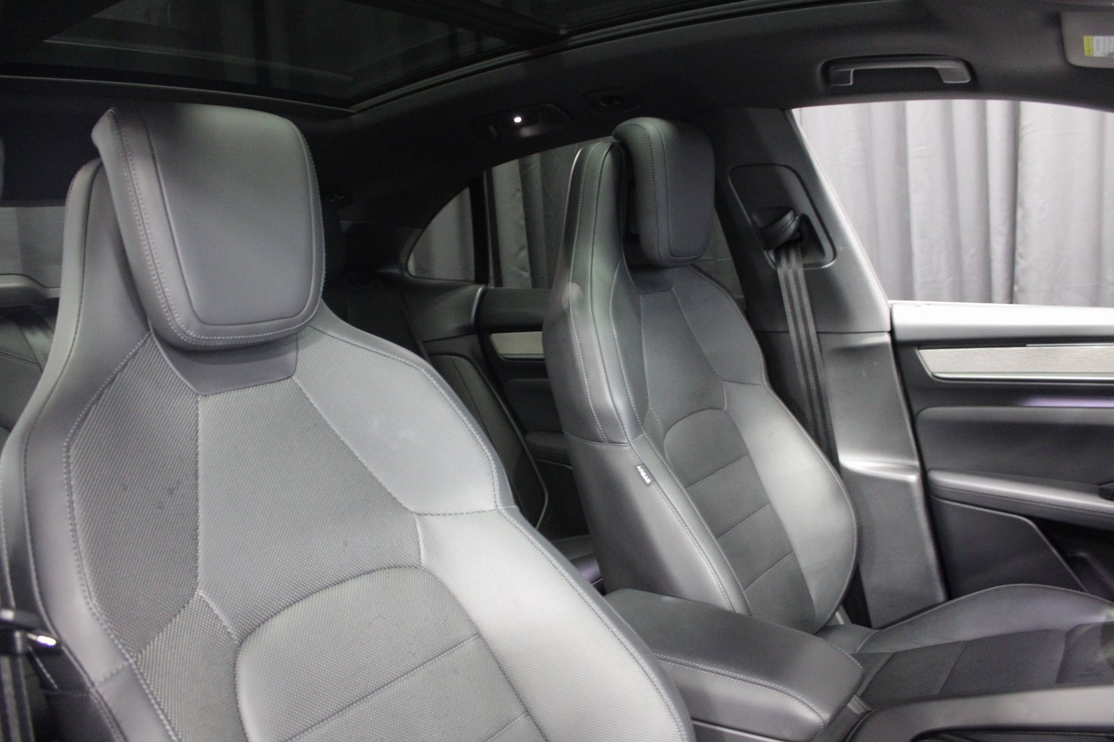 Certified 2024 Porsche Macan 4 Electric image 5