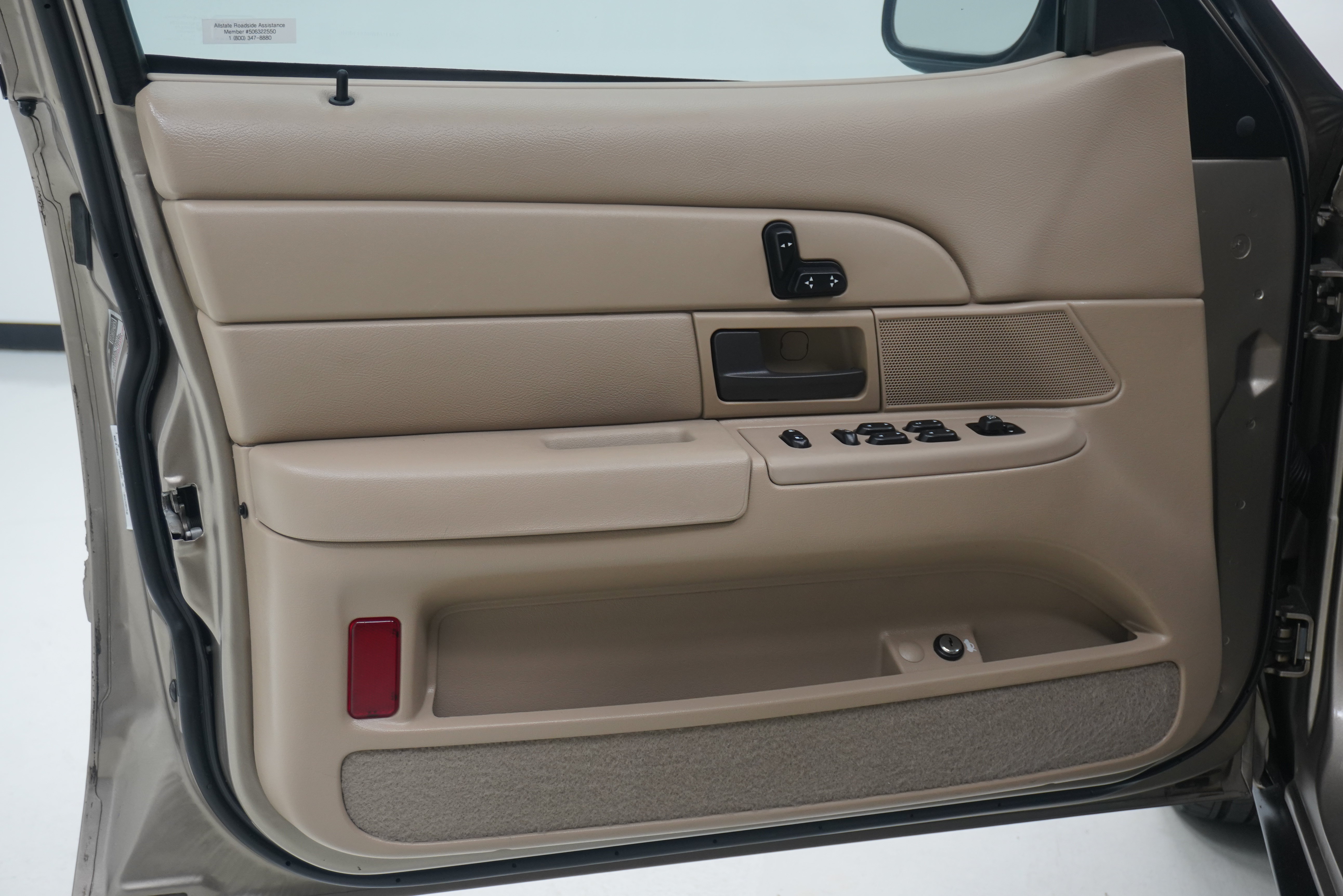 Used 2004 Ford Crown Victoria LX RWD image 12