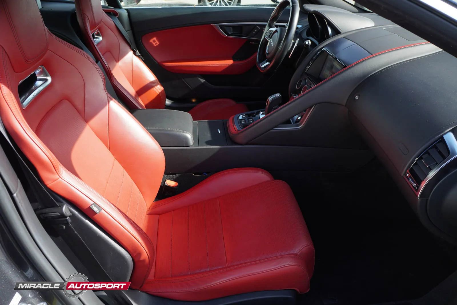 Used 2018 Jaguar F-TYPE R-Dynamic AWD/4WD image 26
