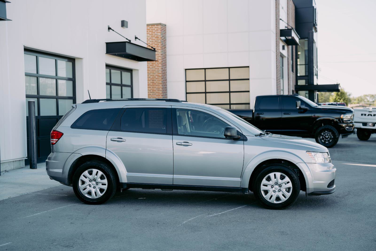 Used 2019 Dodge Journey SE image 9