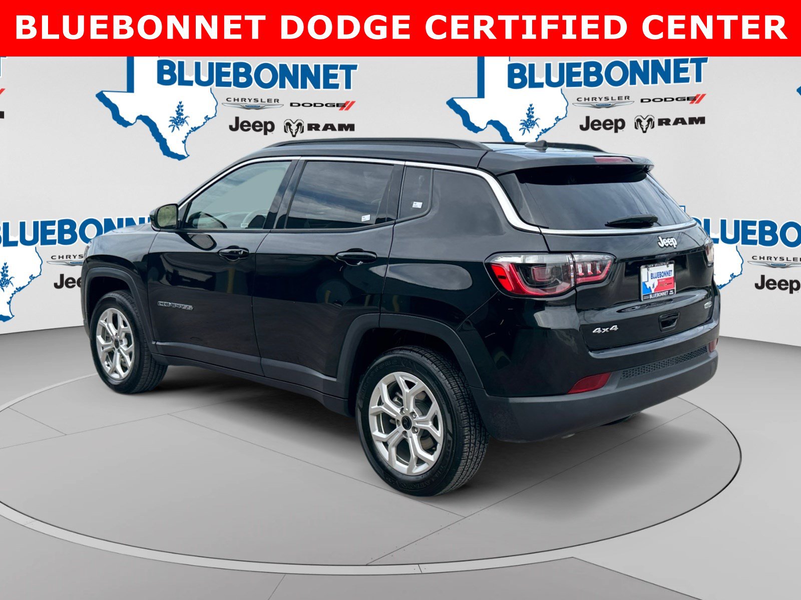 Used 2025 Jeep Compass Latitude w/ Sun & Sound Group AWD/4WD image 7