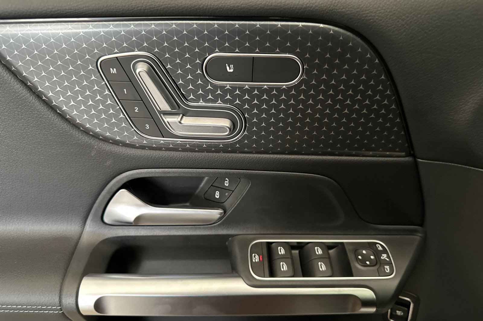 New 2025 Mercedes-Benz GLB 250 4MATIC image 10