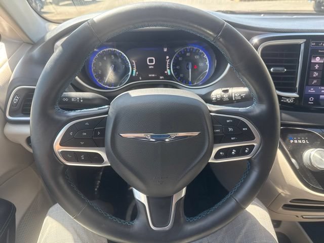 Used 2021 Chrysler Pacifica Touring-L FWD image 13