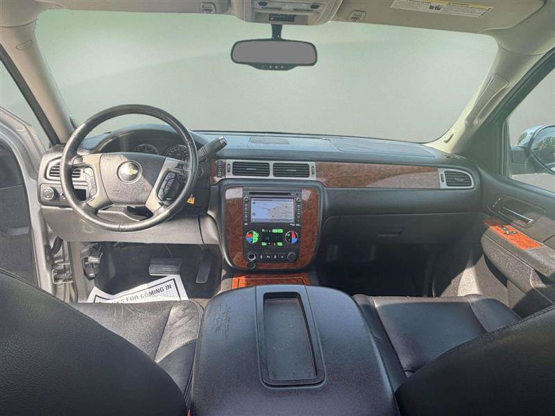 Used 2014 Chevrolet Suburban LTZ RWD image 40