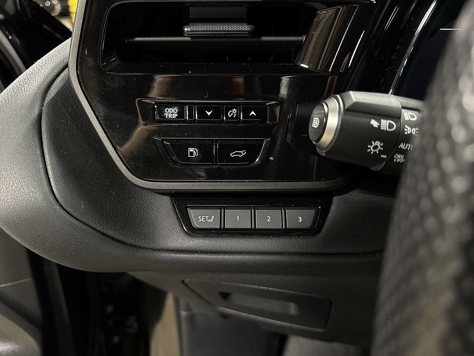Used 2025 Lexus TX 500h AWD w/ Technology Package image 33