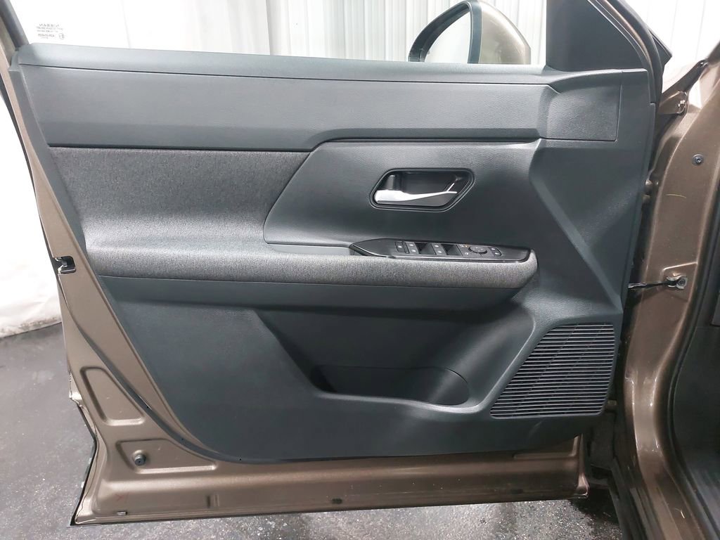 Certified 2025 Nissan Kicks SV image 26