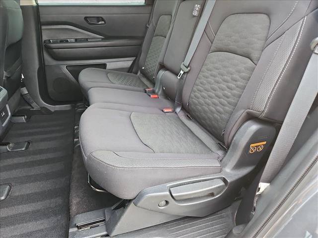 Used 2024 Nissan Pathfinder SV AWD/4WD image 17