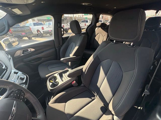 Certified 2023 Chrysler Pacifica Touring image 11