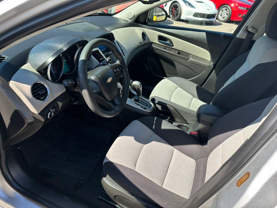 Used 2015 Chevrolet Cruze LS image 11