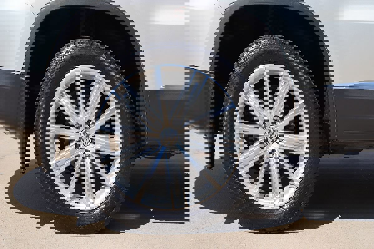 Used 2013 Volkswagen Tiguan SE image 35