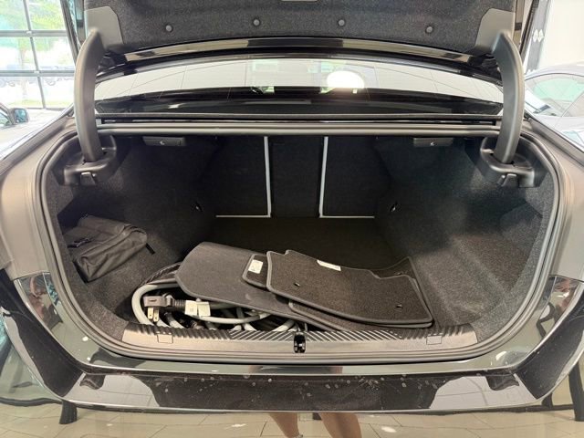 Used 2025 BMW M5 w/ Carbon Package image 7