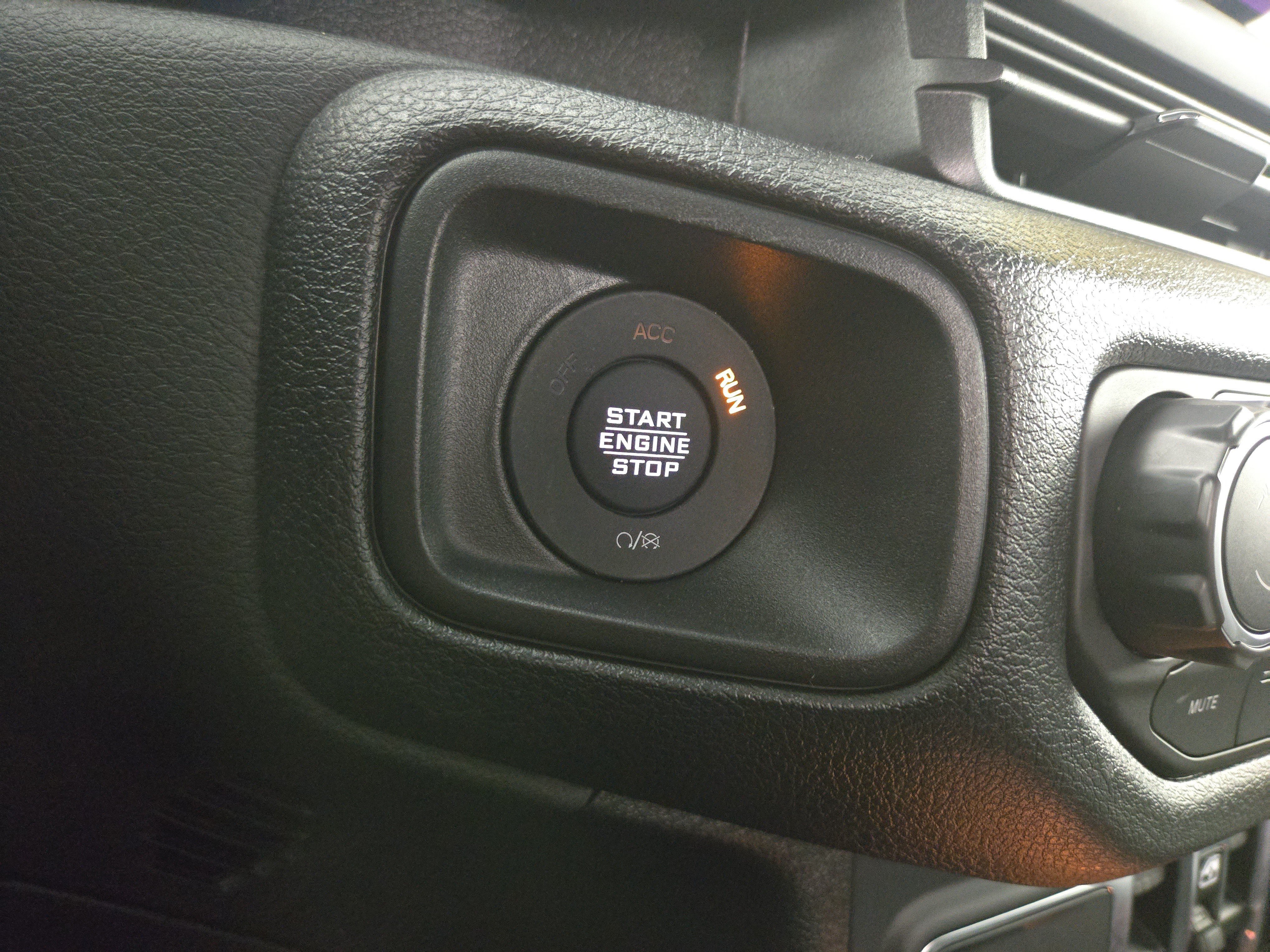 Certified 2026 Jeep Gladiator Sport AWD/4WD image 25