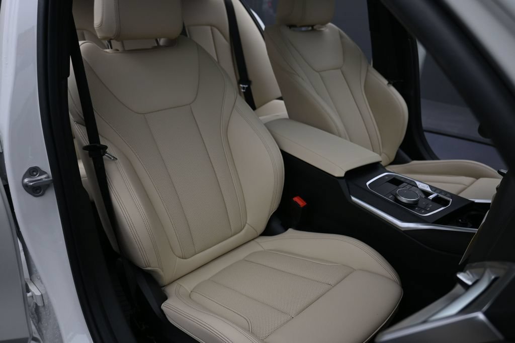 New 2026 BMW 330i xDrive Sedan w/ Premium Package AWD/4WD image 21