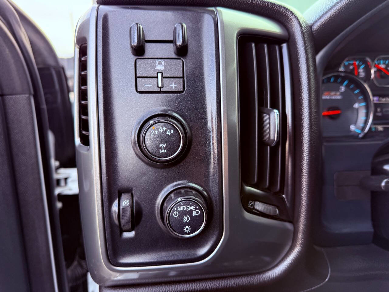 Used 2018 Chevrolet Silverado 2500 LT w/ LT Convenience Package image 35