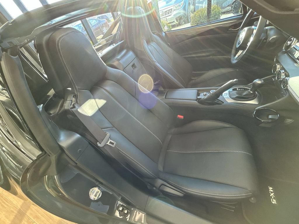 Used 2025 MAZDA MX-5 Miata RF Grand Touring RWD image 13