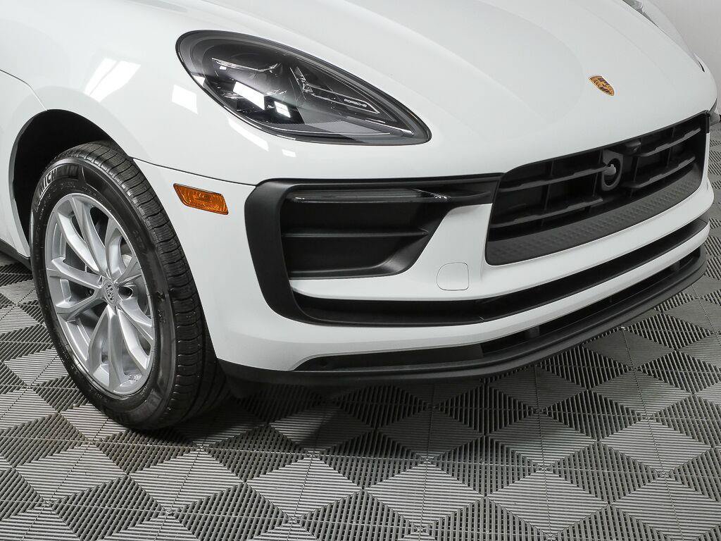 Certified 2026 Porsche Macan Turbo AWD/4WD image 37