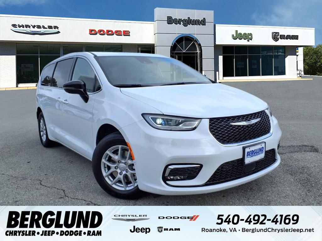 New 2026 Chrysler Pacifica Select