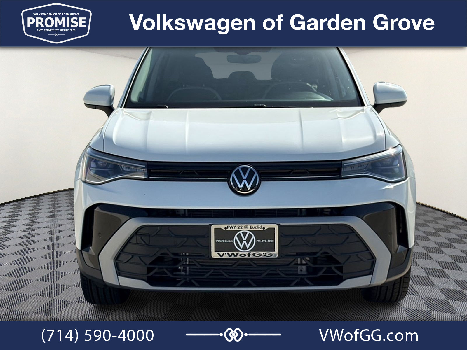 New 2027 Volkswagen Taos SE FWD image 3