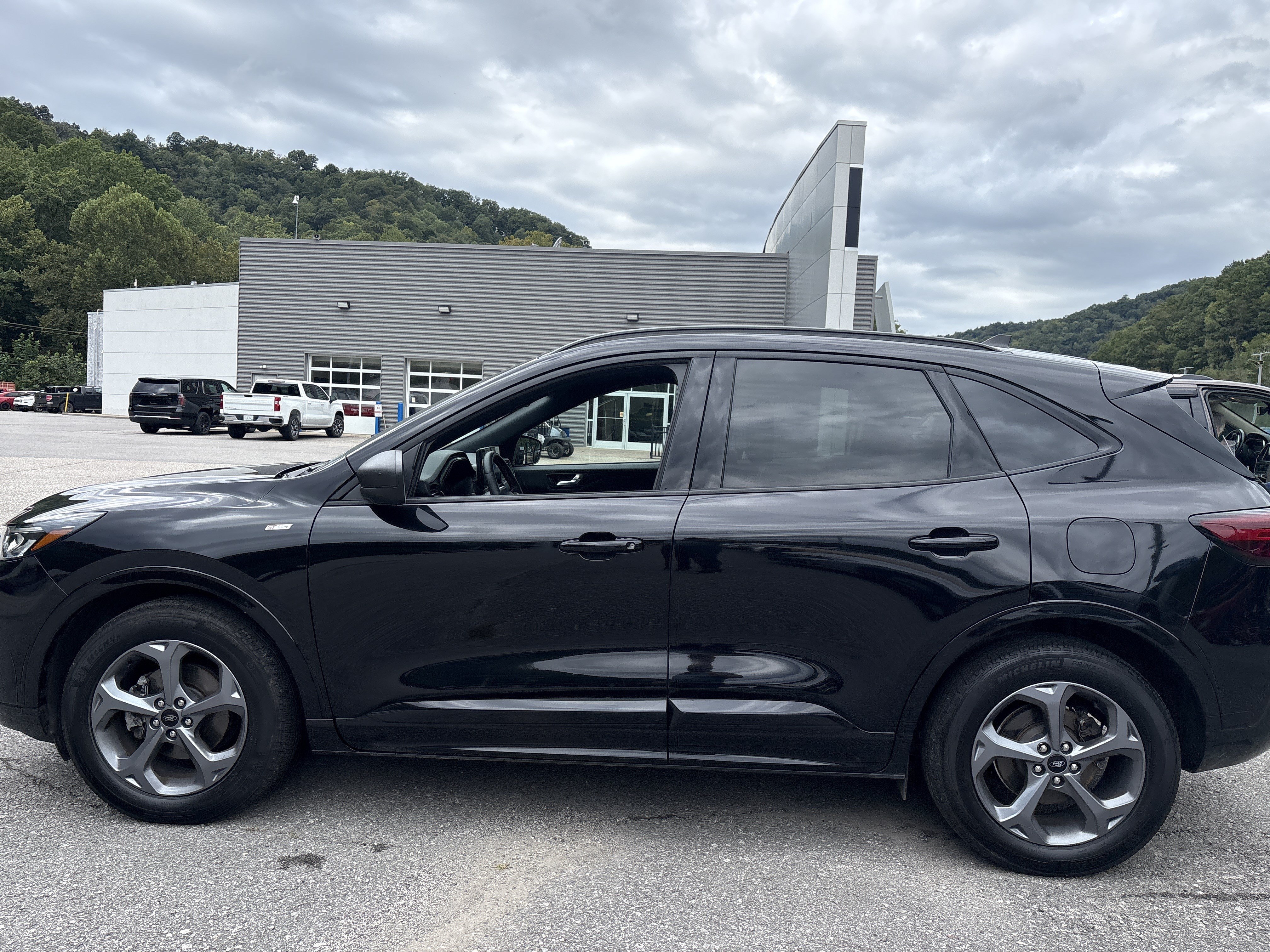 Used 2023 Ford Escape ST-Line w/ Tech Pack #1 AWD/4WD image 7