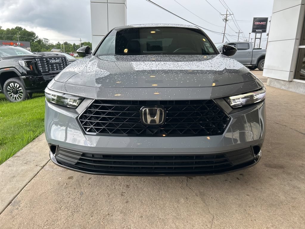 Used 2025 Honda Accord Sport image 3