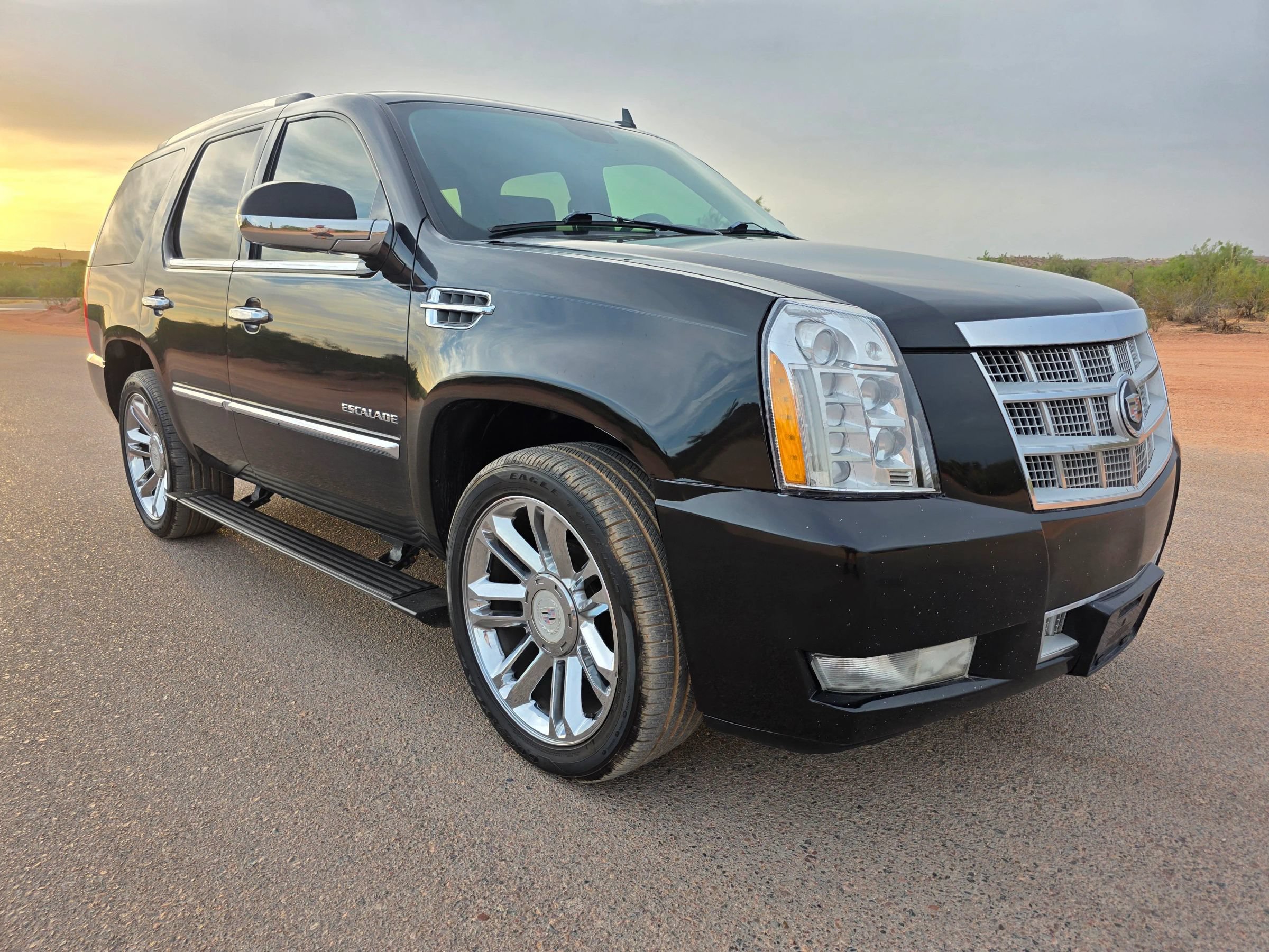 Used 2013 Cadillac Escalade Platinum AWD/4WD image 7