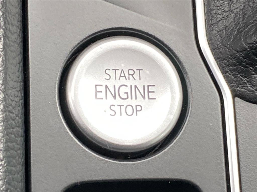 Used 2022 Volkswagen Atlas Cross Sport SE image 18