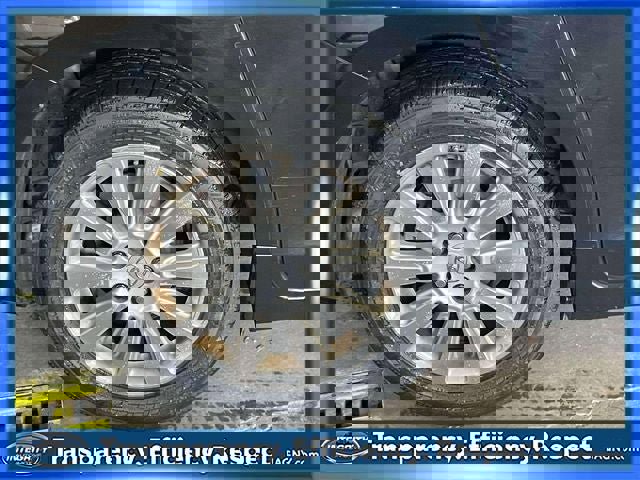 Used 2015 Toyota Sienna XLE Premium w/ Four Season Floor Mat Package image 8