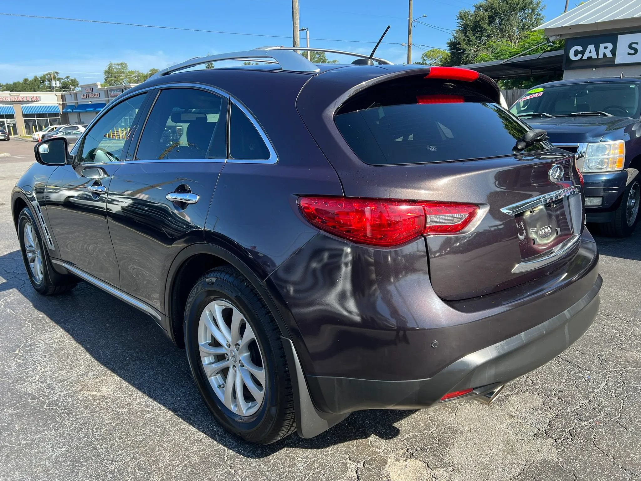 Used 2010 INFINITI FX35 AWD w/ Navigation Pkg image 7