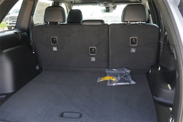 New 2025 Jeep Grand Cherokee Altitude image 11