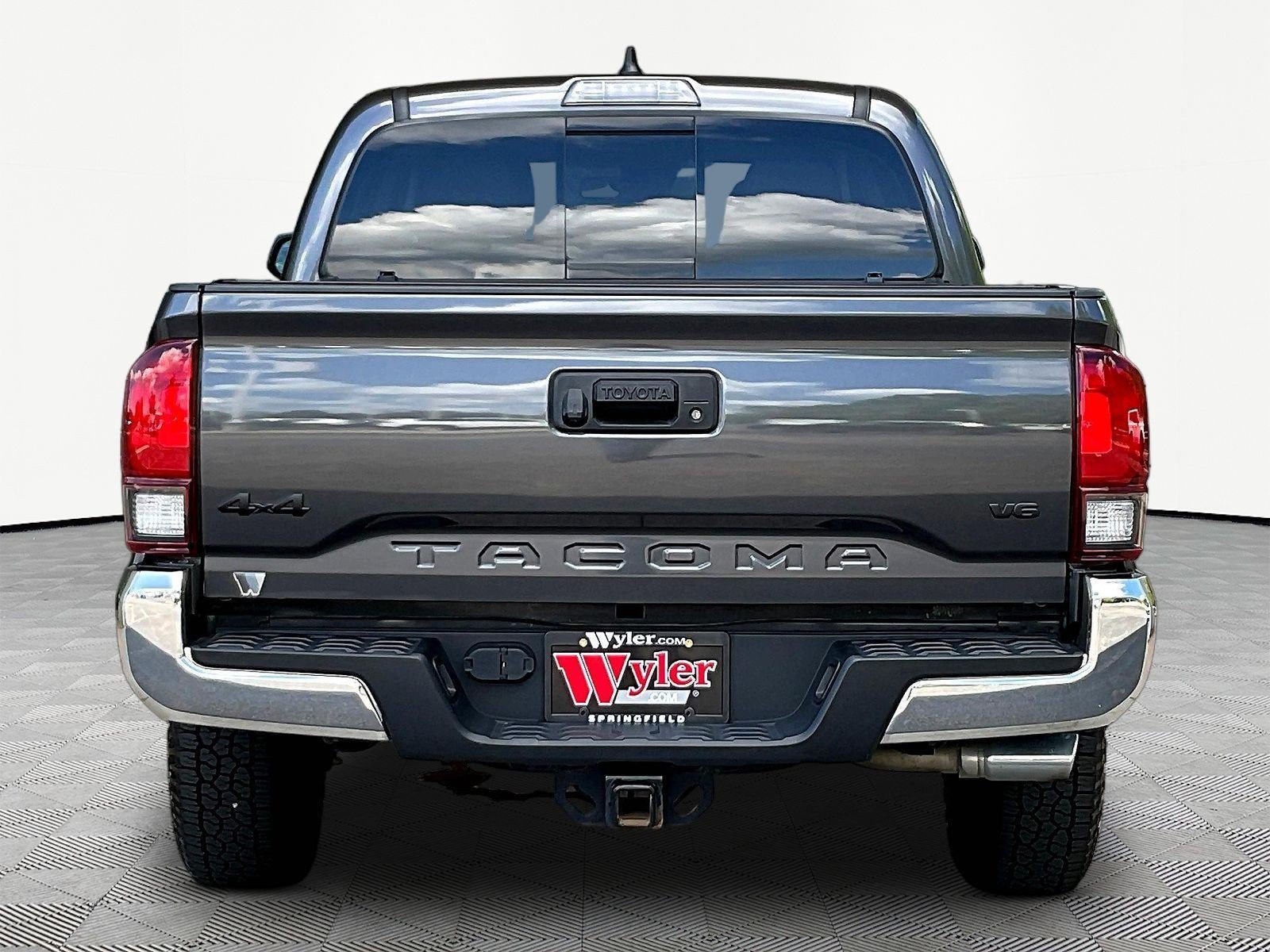 Used 2023 Toyota Tacoma SR5 AWD/4WD image 5