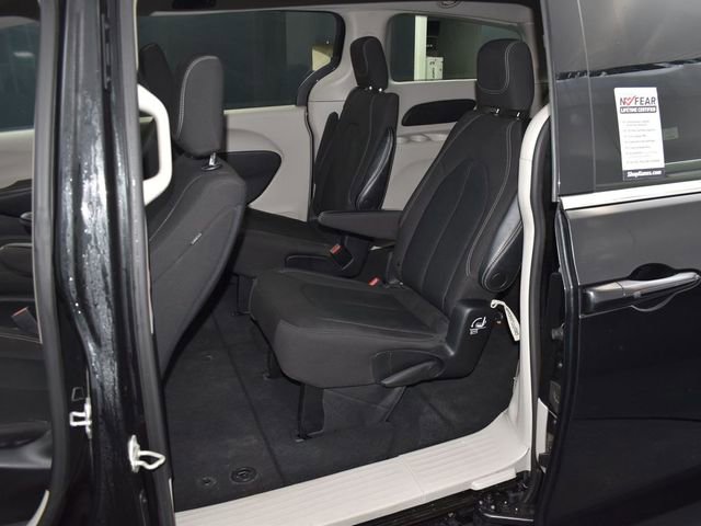 Used 2023 Chrysler Voyager LX image 37