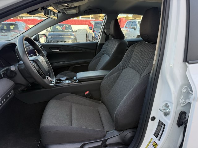 Used 2025 Toyota Camry LE FWD image 27