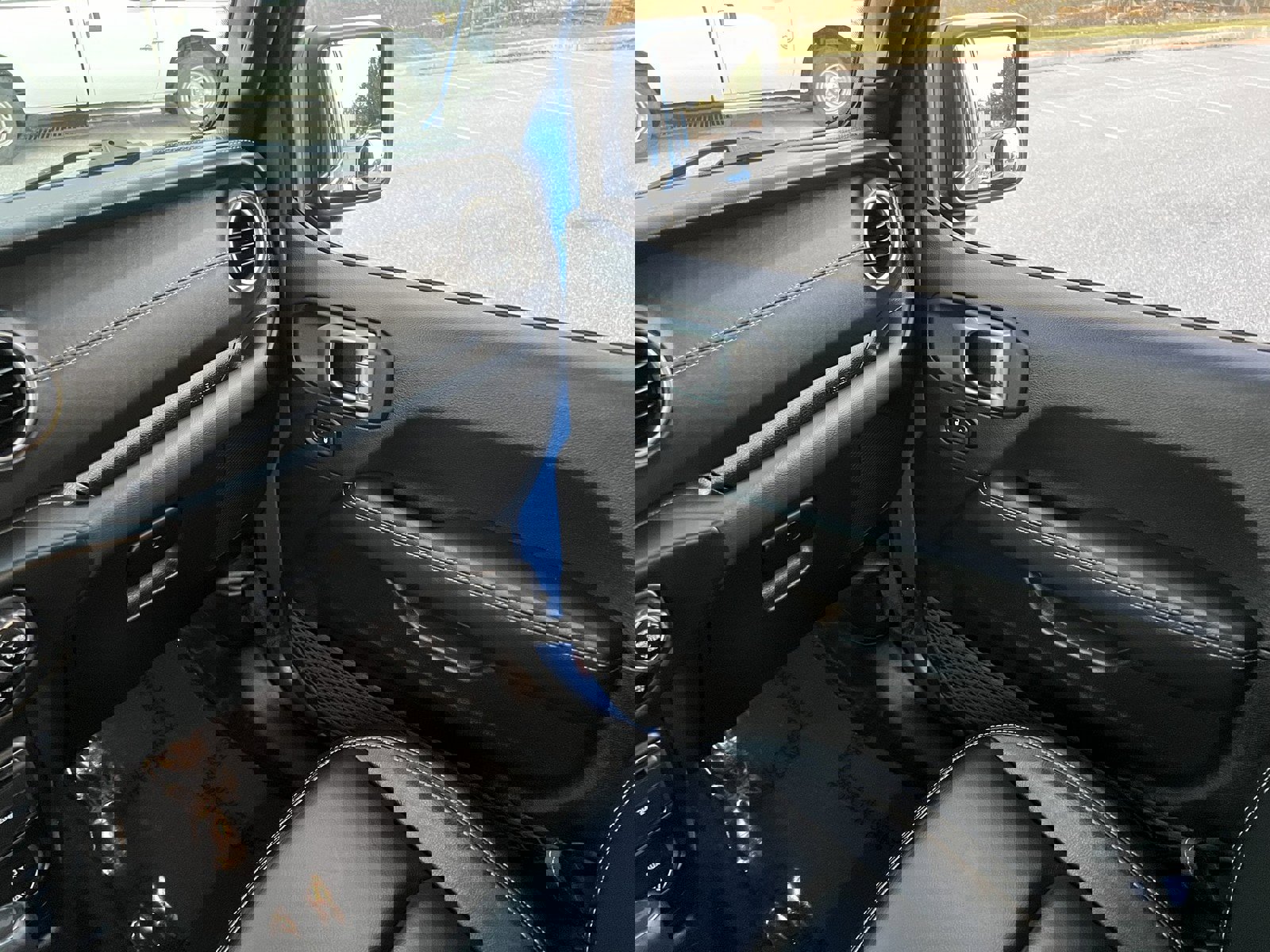 Used 2022 Jeep Wrangler Unlimited Sahara w/ Cold Weather Group image 15