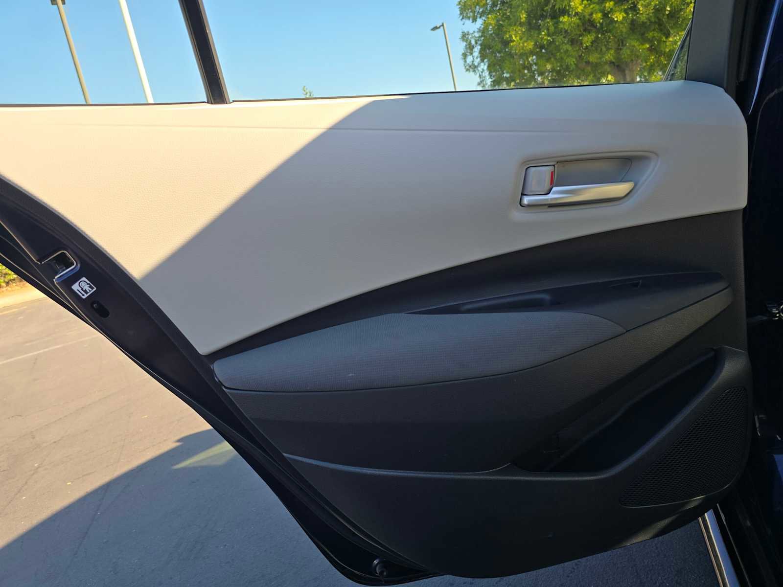 Used 2021 Toyota Corolla LE image 17