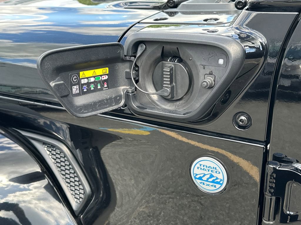 Used 2023 Jeep Wrangler Unlimited Sahara w/ Cold Weather Group AWD/4WD image 15