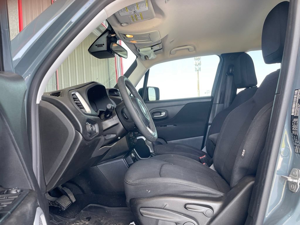 Used 2018 Jeep Renegade Latitude FWD image 10