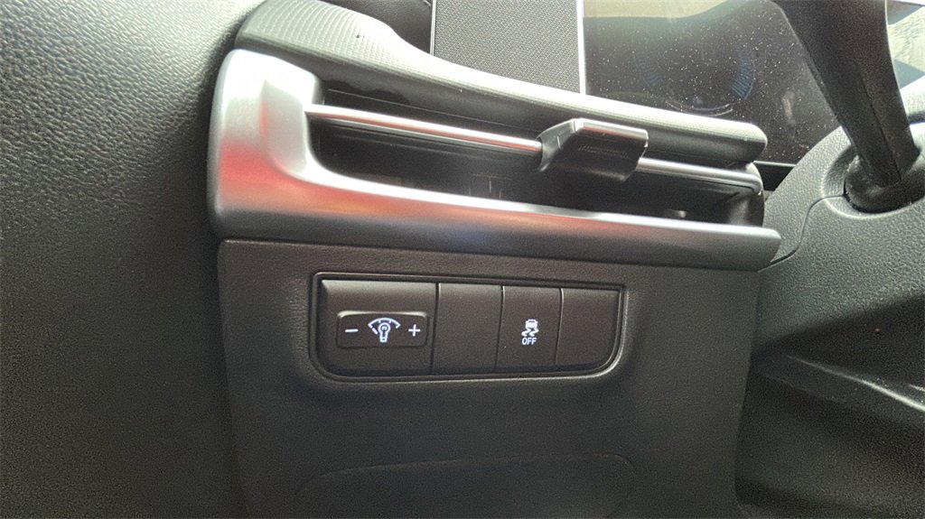 Certified 2025 Hyundai Tucson SE image 28