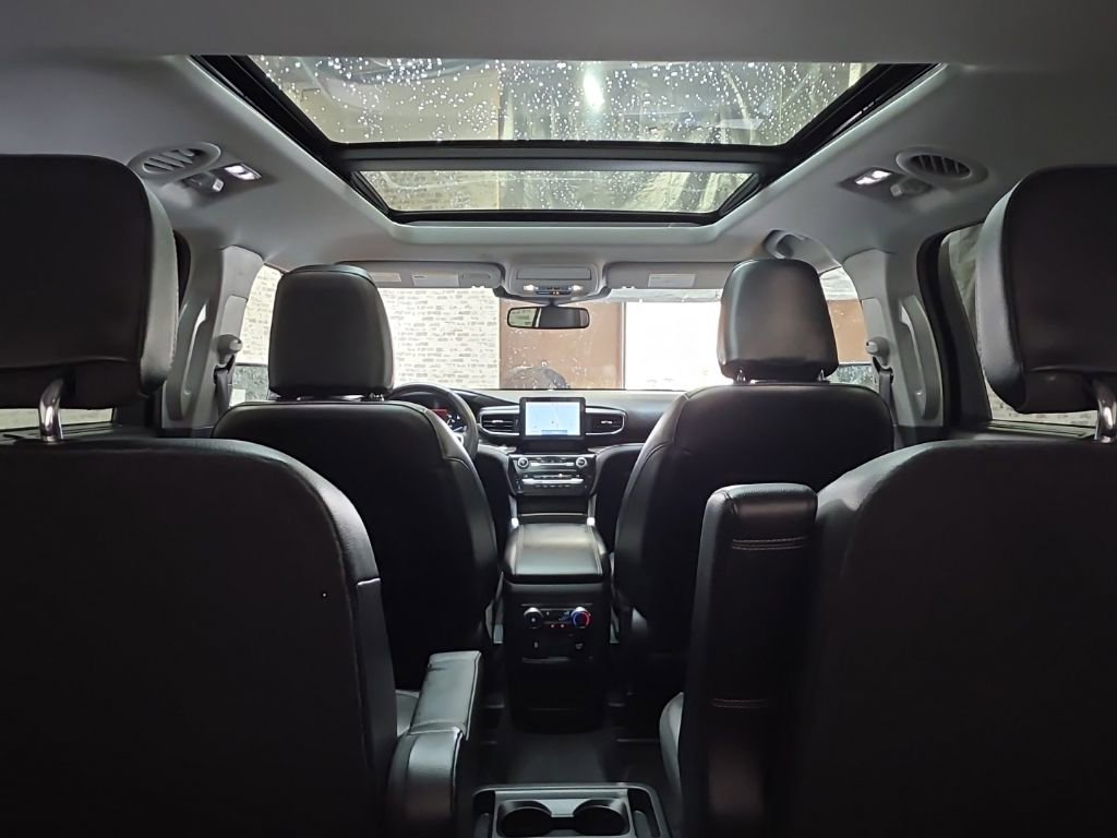 Used 2021 Ford Explorer Limited w/ Equipment Group 301A AWD/4WD image 14