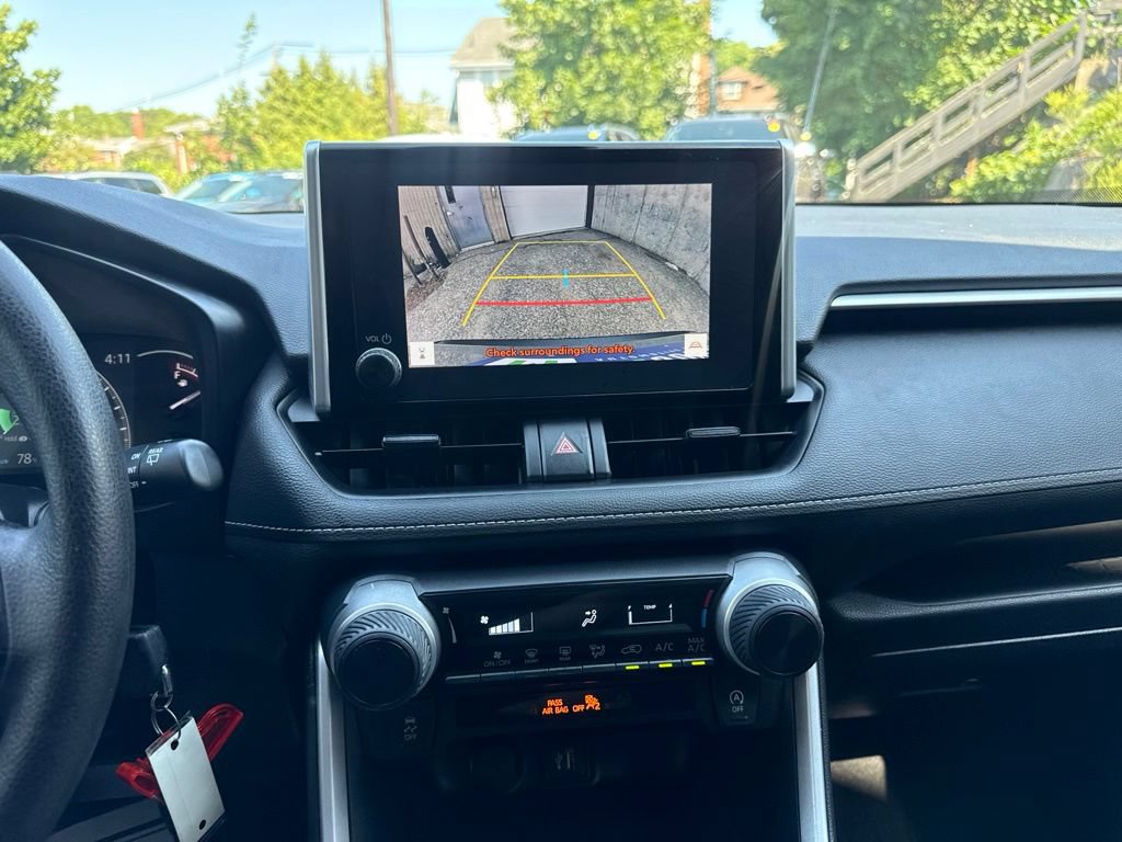 Used 2023 Toyota RAV4 LE AWD/4WD image 28
