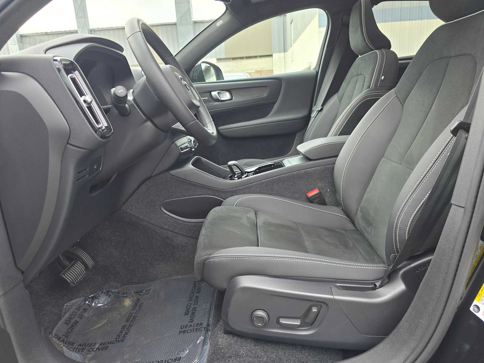 Certified 2023 Volvo C40 P8 Recharge Ultimate w/ Protection Package Premier AWD/4WD image 20