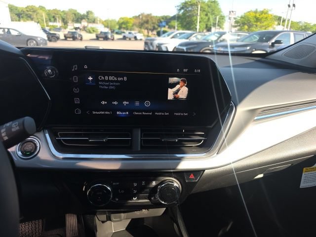 New 2026 Chevrolet Trax LT w/ Midnight Edition FWD image 16