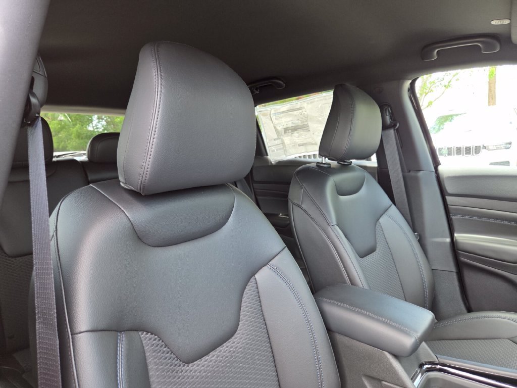 New 2026 Jeep Compass Latitude AWD/4WD image 16