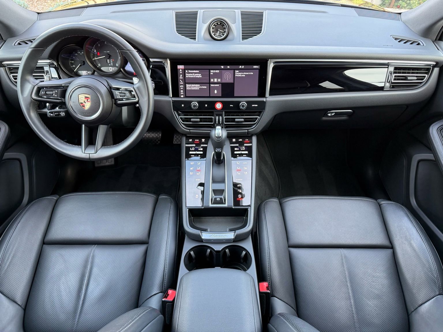 Used 2025 Porsche Macan AWD/4WD image 14